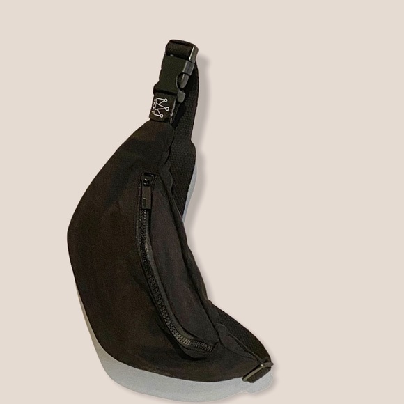 BK&P Fanny pack with adjustable strap - Picture 2 of 4